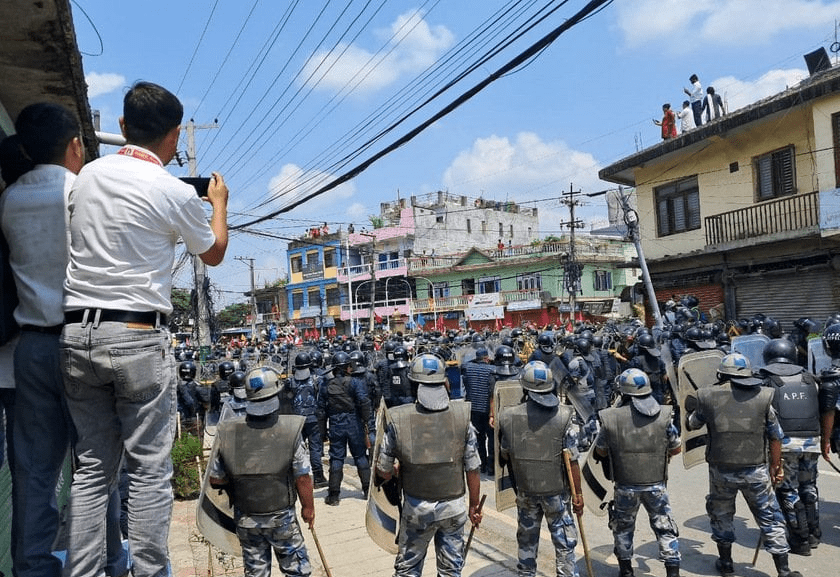 विराटनगर तनावग्रस्त : प्रहरीसँगको झडपपछि ३० भन्दा बढी आन्दोलनकारी पक्राउ
