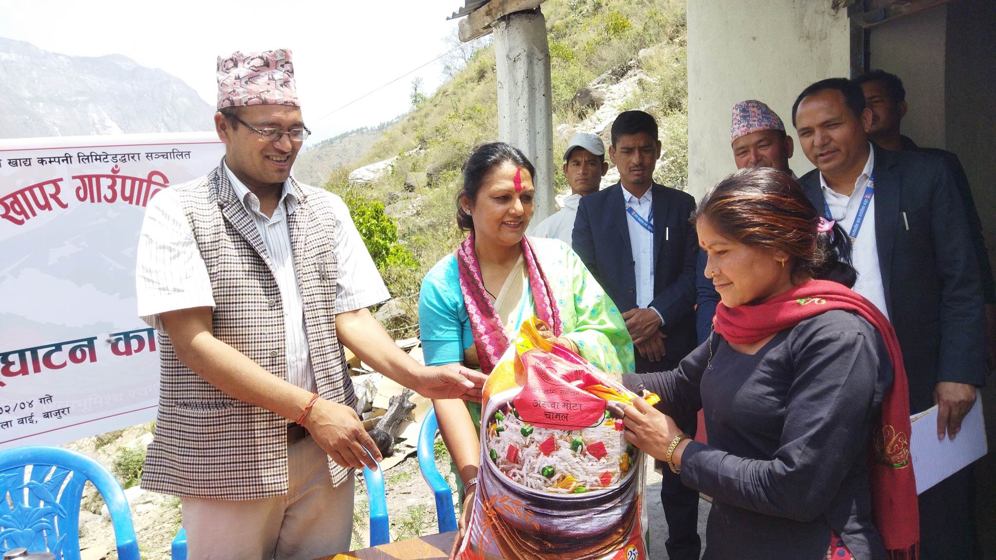 स्वामीकार्तिक खापर गाउँपालिकामा खाद्यन्न विक्रि केन्द्र स्थापना