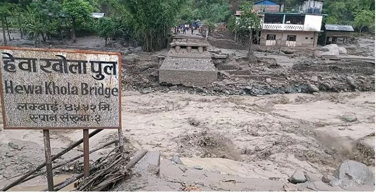 पूर्वी नेपालमा बाढी–पहिरोको वितण्डा : २५ जना बेपत्ता, एक जनाको मृत्यु