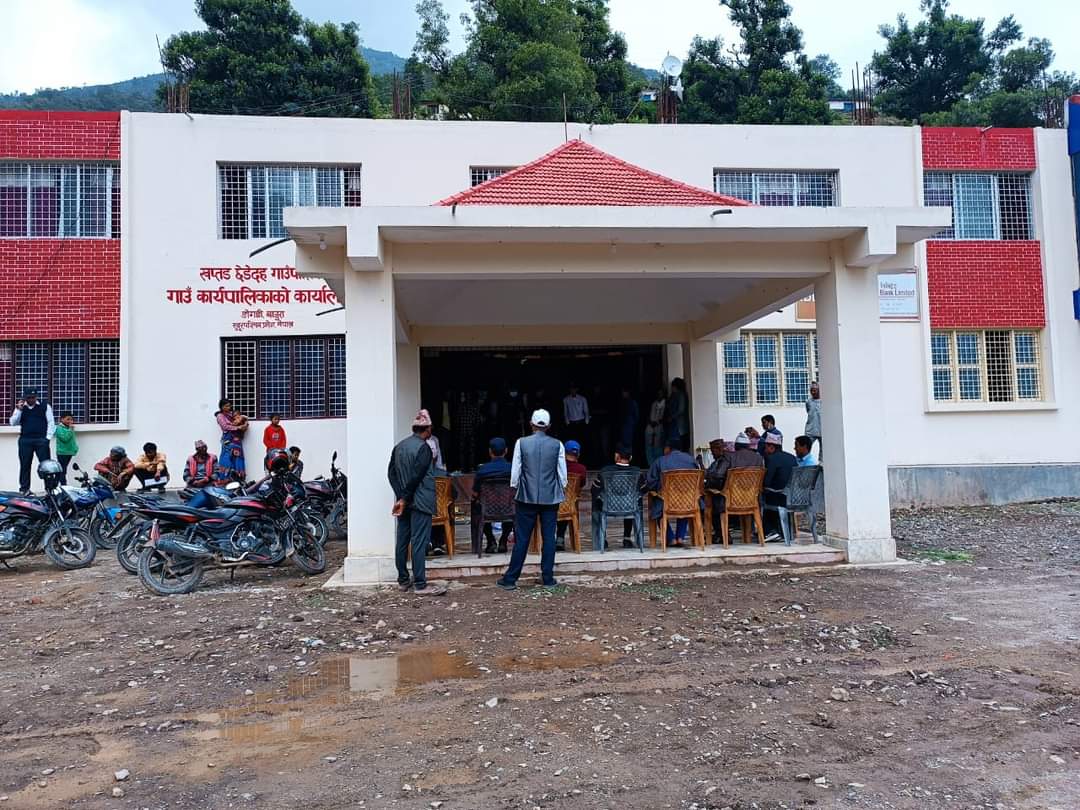 काठमाडौं महानगरपालिकाले खप्तड छेडेदहलाई एम्बुलेन्स सहयोग गर्ने