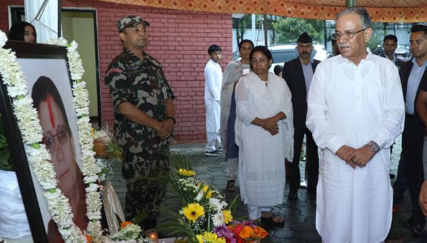 प्रचण्डलाई समवेदना दिन एमाले नेताहरु बालुवाटारमा