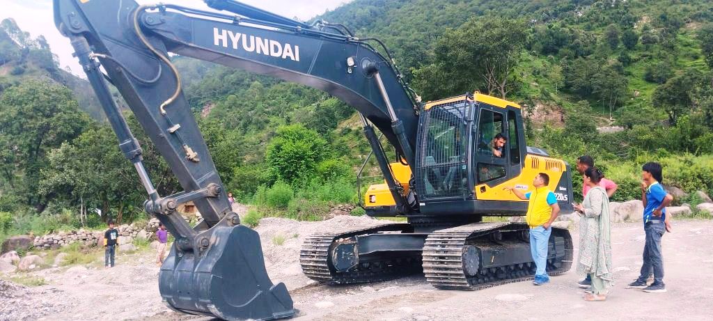 बुढीनन्दाले खरिद गर्यो डोजर, विकास निर्माणमा सहज हुने