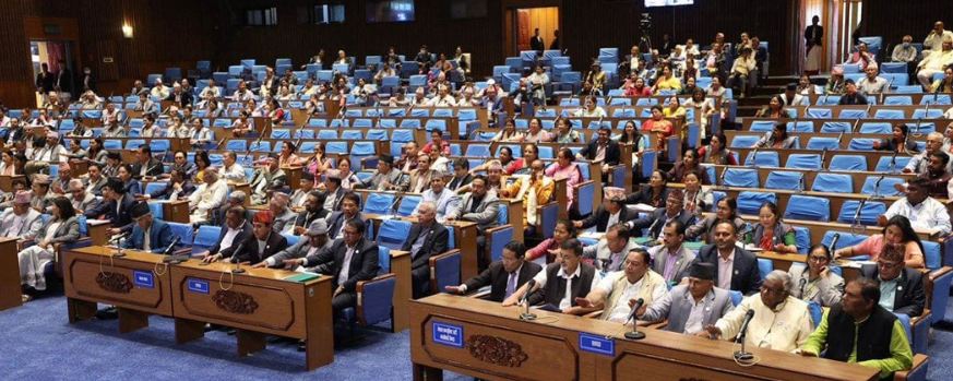 प्रतिनिधिसभा बैठकमा एमालेले माग्यो प्रधानमन्त्रीको राजीनामा, बैठक आधा घण्टाका लागि स्थगित