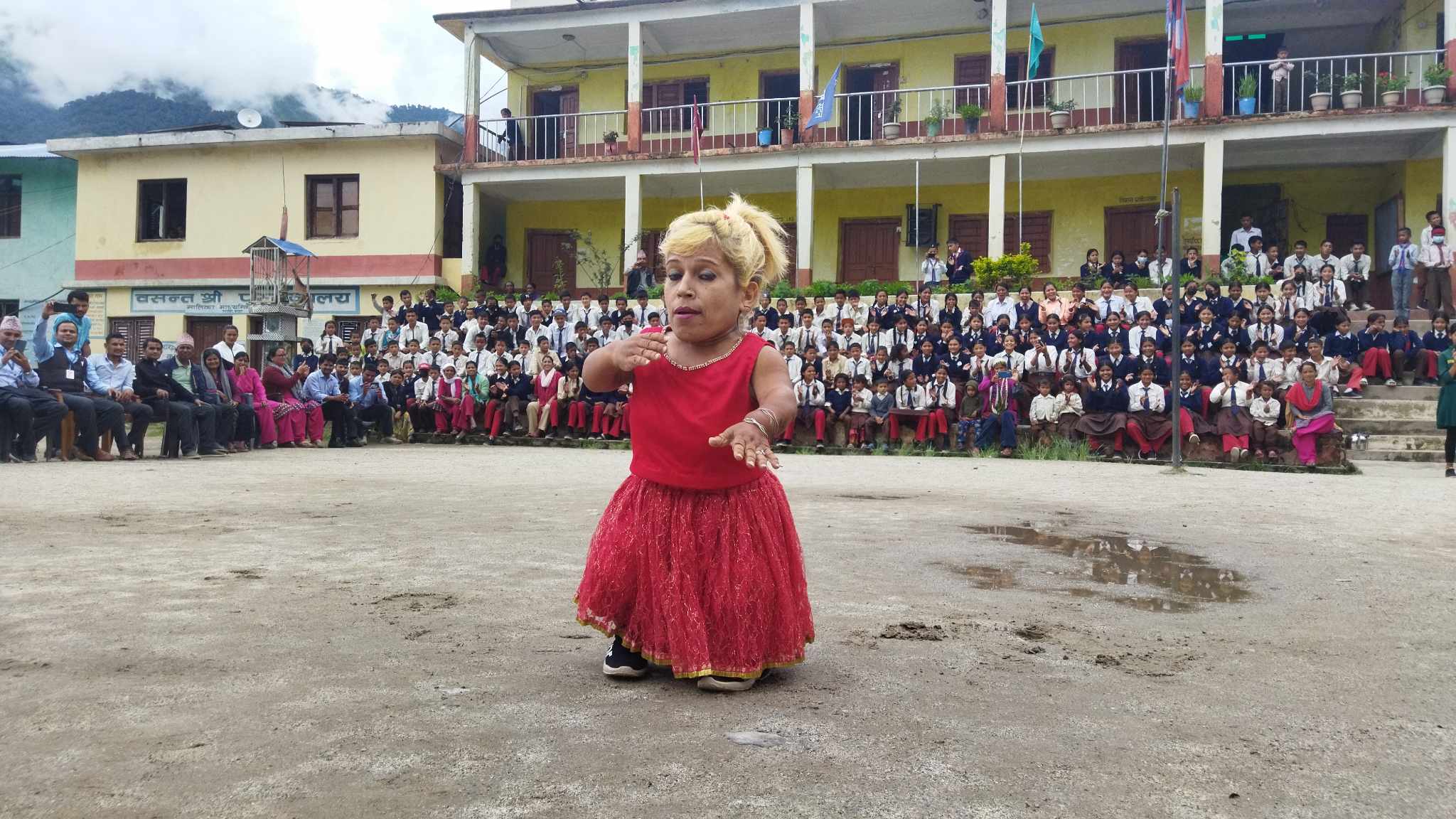 एसियाकै होची महिला कलाकार मोना घिमिरे बाजुरामा