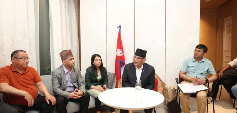 इटालीमा सात देशका नेपालीसँग प्रधानमन्त्रीको भेटवार्ता