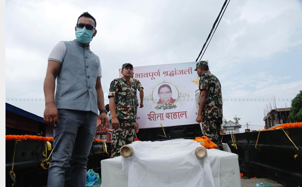 राजकीय सम्मानसहित सीता दाहालको पशुपतिमा अन्त्येष्टि गरिँदै