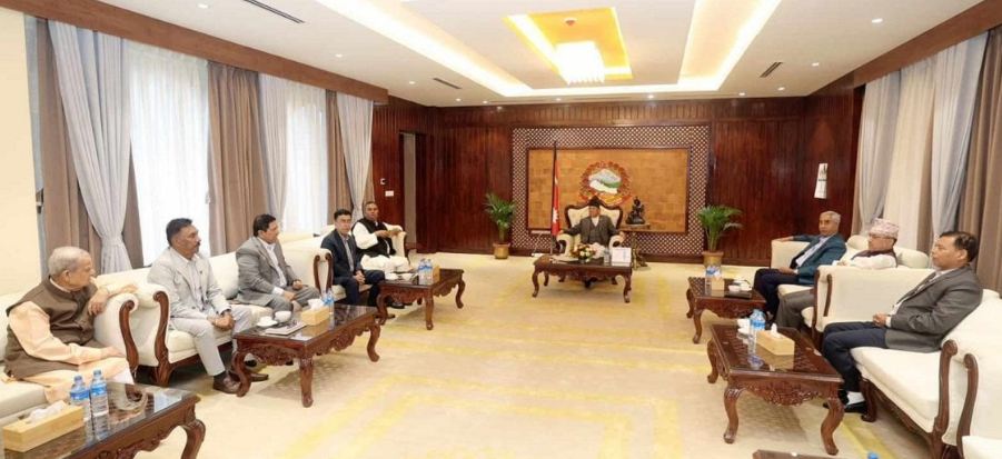 सत्तारुढ गठबन्धनको बैठक बालुवाटारमा सुरु