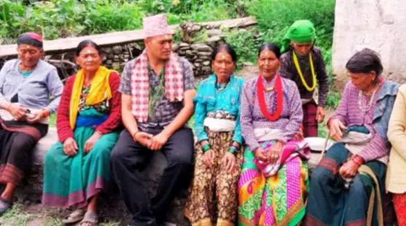 स्वामीकार्तिकमा स्थानीयका समस्या बुझ्न घरदैलो अभियान गरिदै