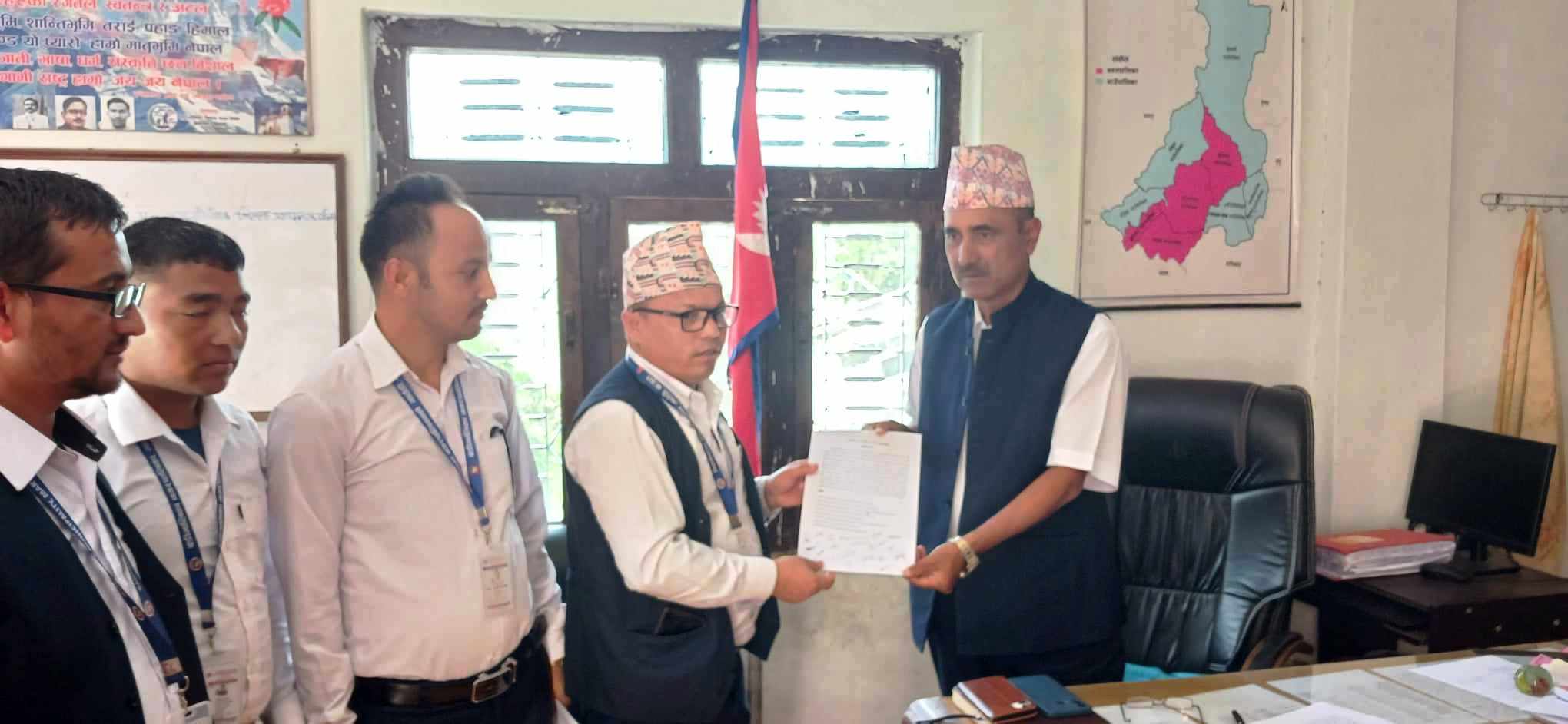 बाजुराका स्थानीय तहका कर्मचारीले निजामती सेवा दिवस नमनाउने