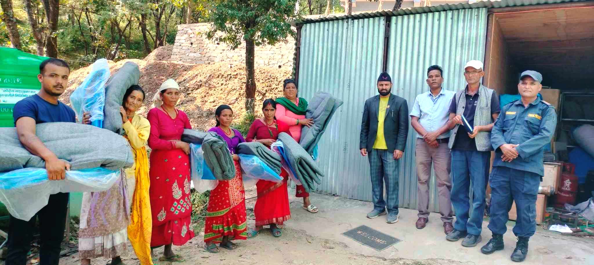 बुढीगंगाका भुकम्प पीडित ३९ परिवारलाई राहत सामग्री वितरण