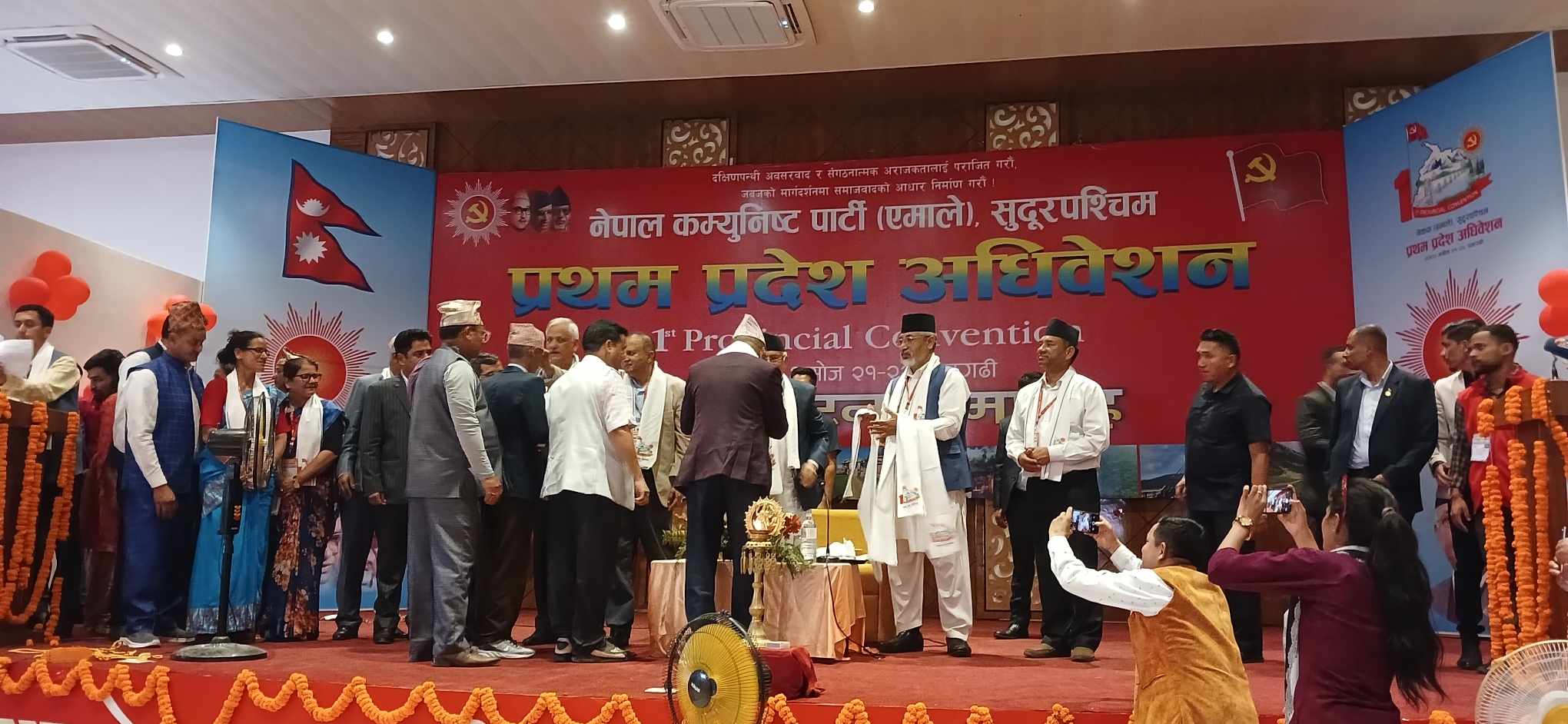 एमाले सुदूरपश्चिम अधिवेशन : सहमतिको प्रयास कमजोर बन्दै, निर्वाचन हुने संकेत