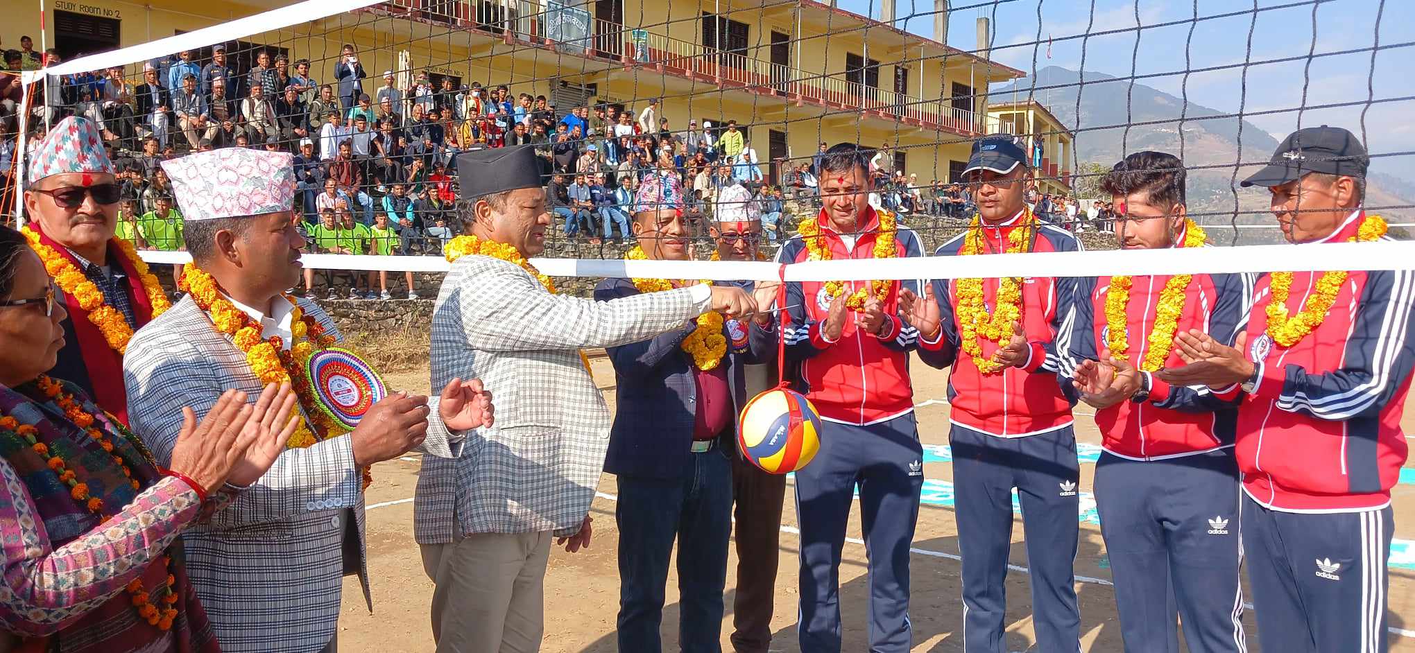 बुढीगंगामा प्रथम नगरप्रमुख कप भलिवल प्रतियाेगिता सूरू, नेता थापाले गरे उद्घाटन