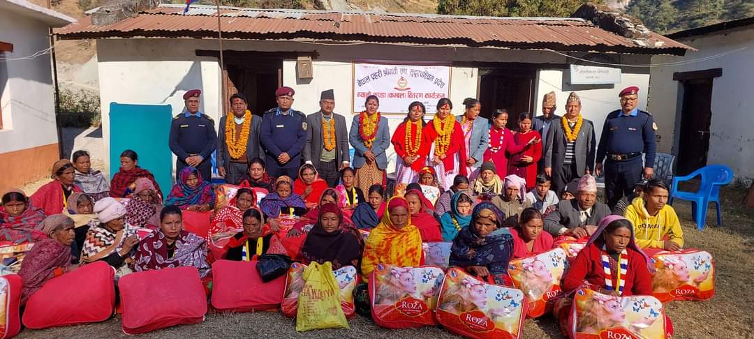बडीमालिका-२ र ९ का ४० जनालाई न्यानाे कम्मल वितरण