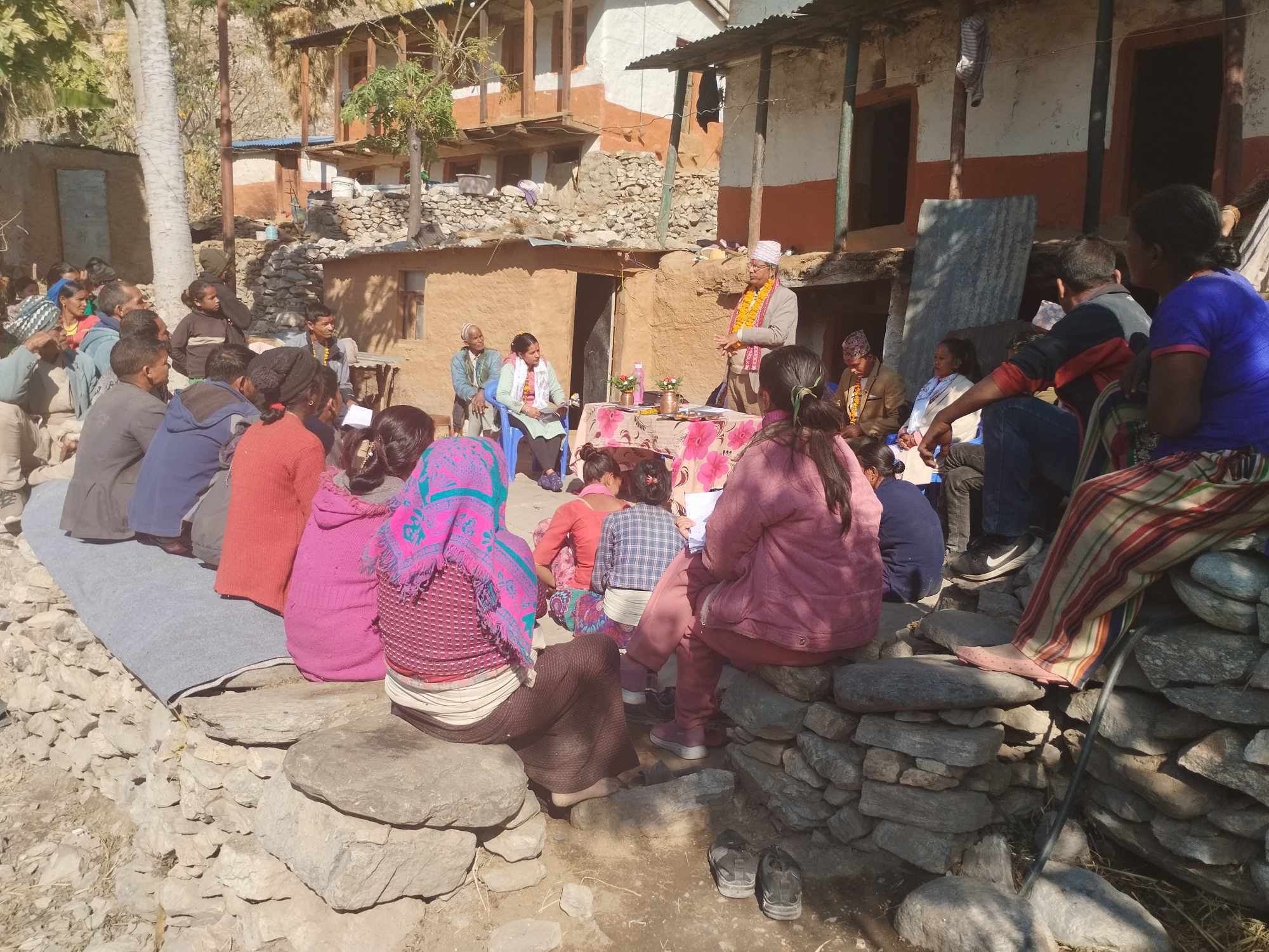 प्रतिनिधिसभा सदस्य शाही हलियाका समस्या बुझ्न हलिया बस्तीमा