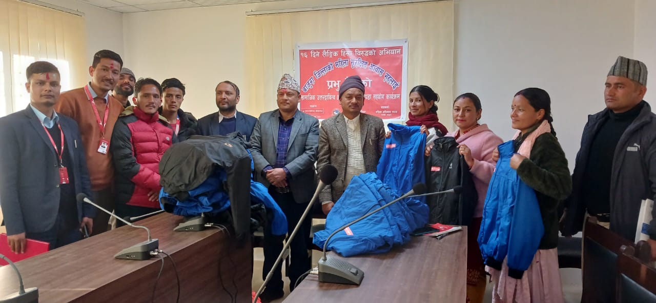 बाजुराको सुरक्षित आवास गृहलाई प्रभु बैंकको न्यानो कपडा सहयोग