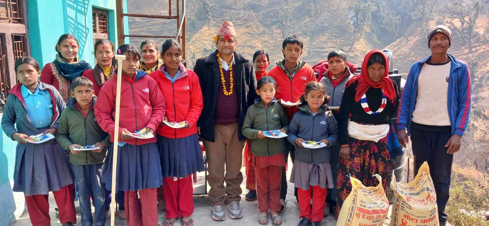 वडा अध्यक्ष पाध्यायद्धारा जन्मदिनको अवसरमा विपन्नलाई सहयोग