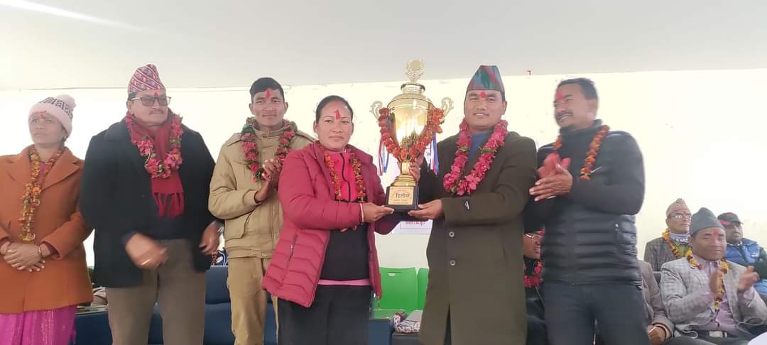 १४ औं जिल्ला स्तरीय राष्ट्रपति रनिङ शिल्डकाे उपाधि बुढीनन्दा नगरले उचाल्याे