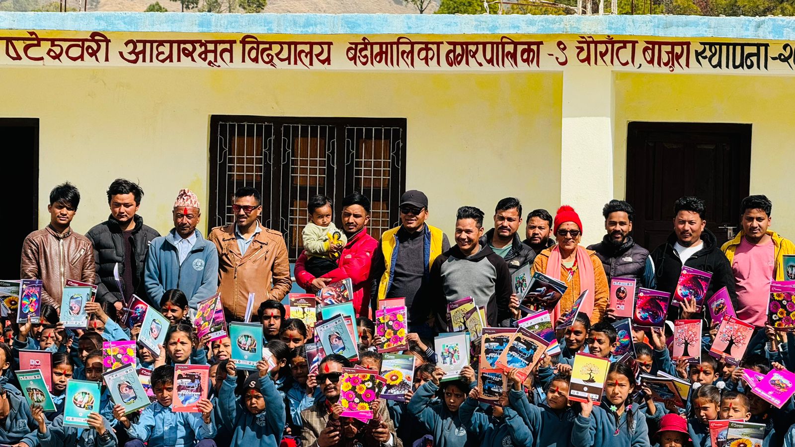 विपन्न विद्यार्थी र विरामीलाई सहयोग गरेर मनाए आरसी राेकायाले जन्मदिन