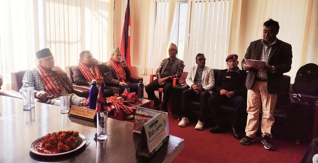 काेल्टीमा ईलाका प्रशासन स्थापनाकाे माग गर्दै मन्त्री जाेशीलाई ज्ञापनपत्र