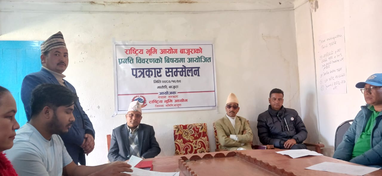 राष्ट्रिय भूमि आयाेगद्वारा बाजुरामा ५ सय बढी निस्सा वितरण