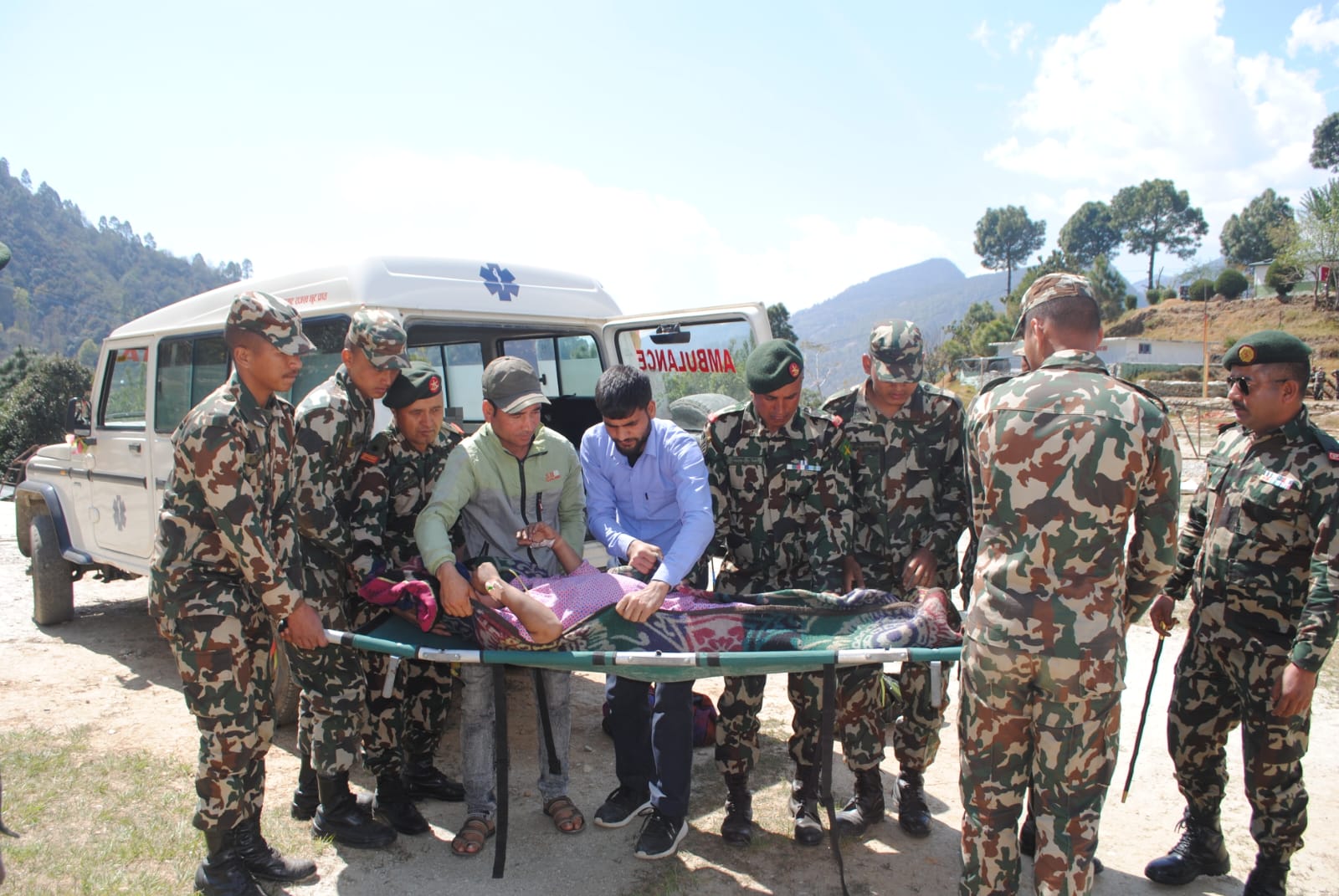 मार्तडीबाट एक सुत्केरी महिलाकाे हेलिकप्टर मार्फत उद्वार