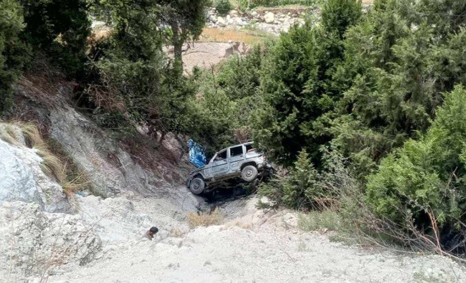 बाजुराबाट बिद्यार्थी बाेकेर रारा जाँदै गरेकाे जीप दुर्घटना, ११ जना घाईते