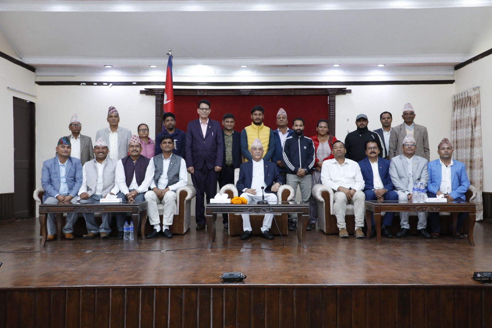 बाजुराको विकासमा सहयोग गर्न एमाले बाजुराले बुझायो प्रधानमन्त्रीलाई १४ बुँदे माग पत्र