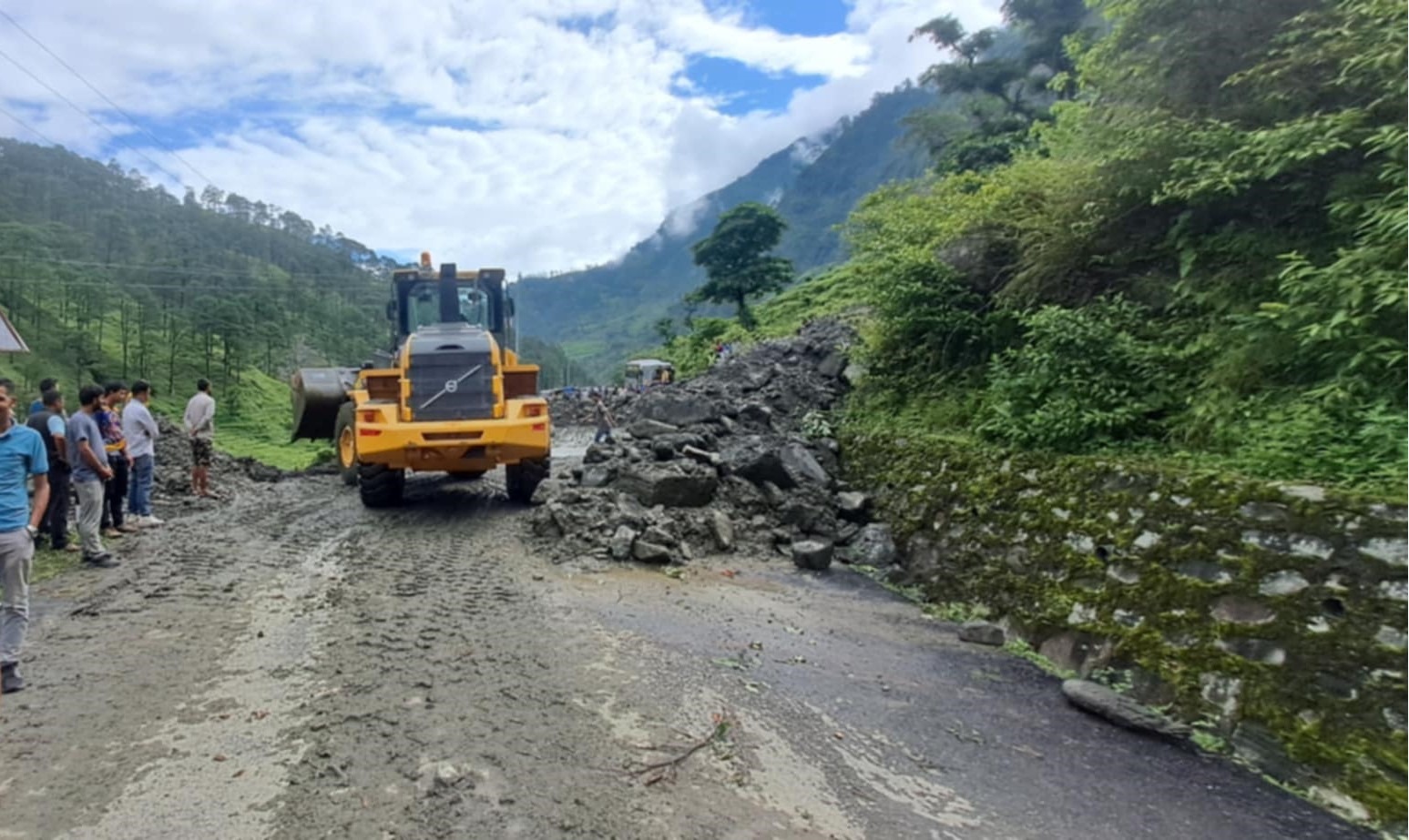 अवरुद्ध साँफे-मार्तडी राजमार्ग खुल्यो