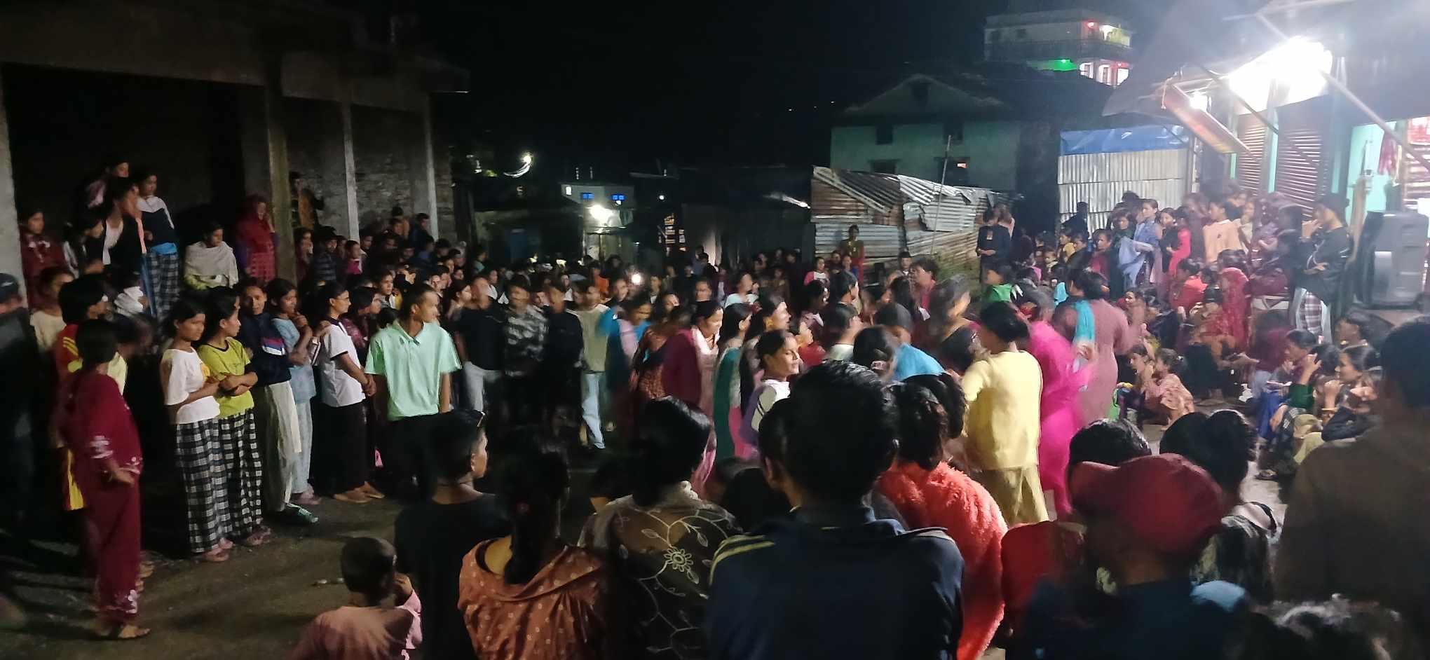 मार्तडी बजारमा राति अवेर सम्म तीजको रमझम हुँदै