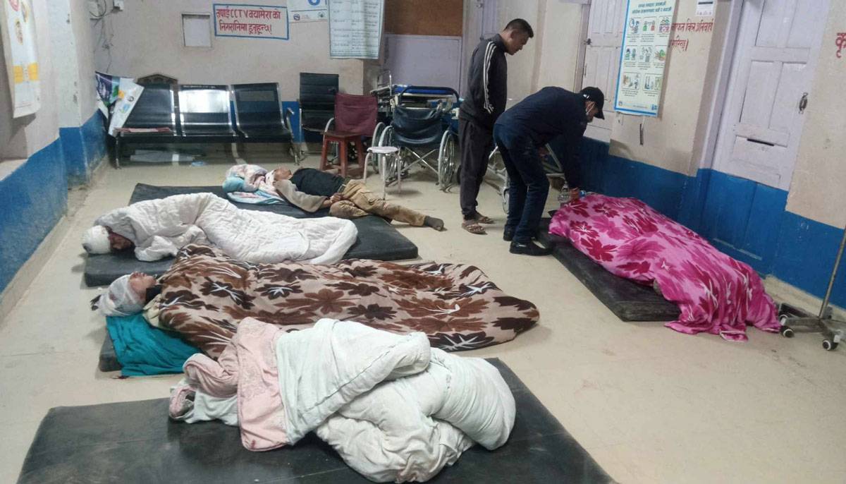 डडेल्धुरामा बस दुर्घटना, ४ जनाकाे मृत्यु