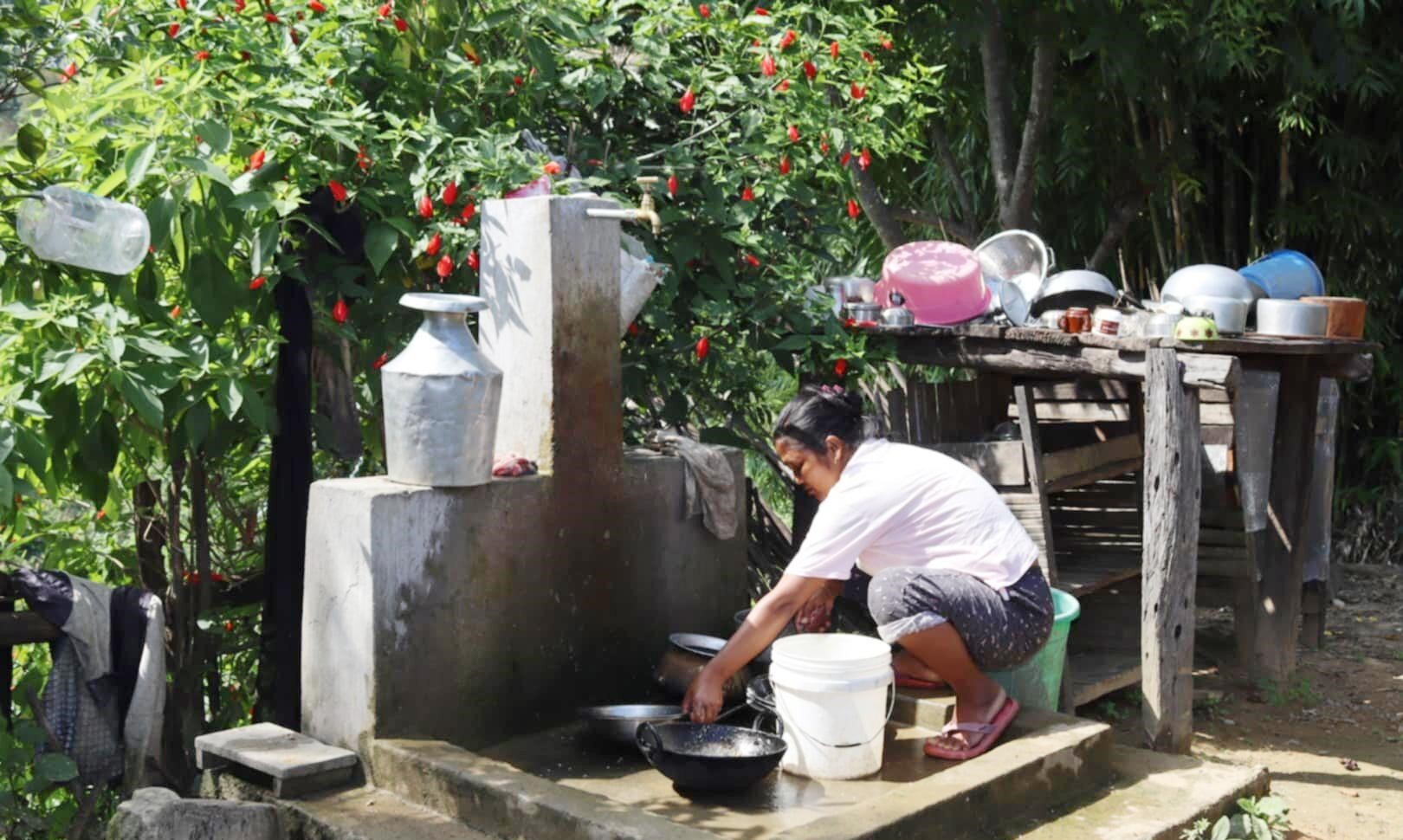 बल्ल हट्यो डोकोमा पानी बोक्ने बाध्यता