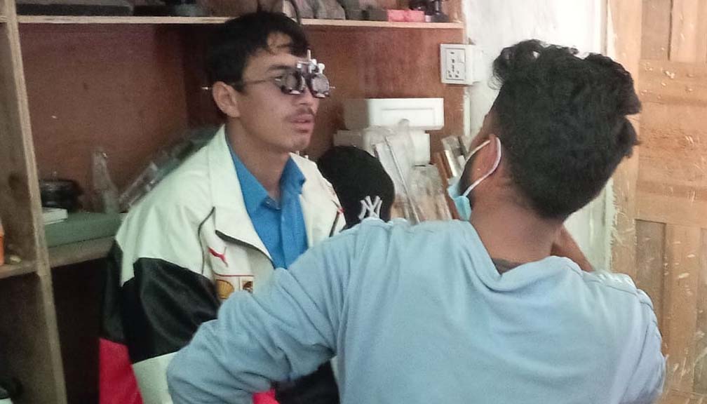 गौमुलका ३ वटा वडामा निःशुल्क आँखा शिबिर संचालन, १ हजार बढीकाे उपचार