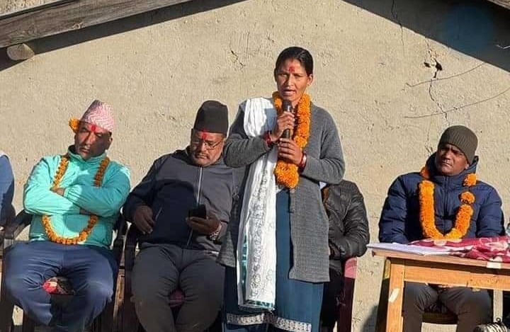 उम्मेदवारी फेर्ता लिएकी राजुकुमारी विक एमालेका लागि भोट माग्दै