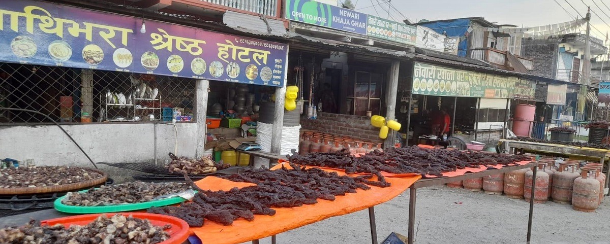 सुकुटीको माग उच्च, मासिक दुई लाखसम्म आम्दानी