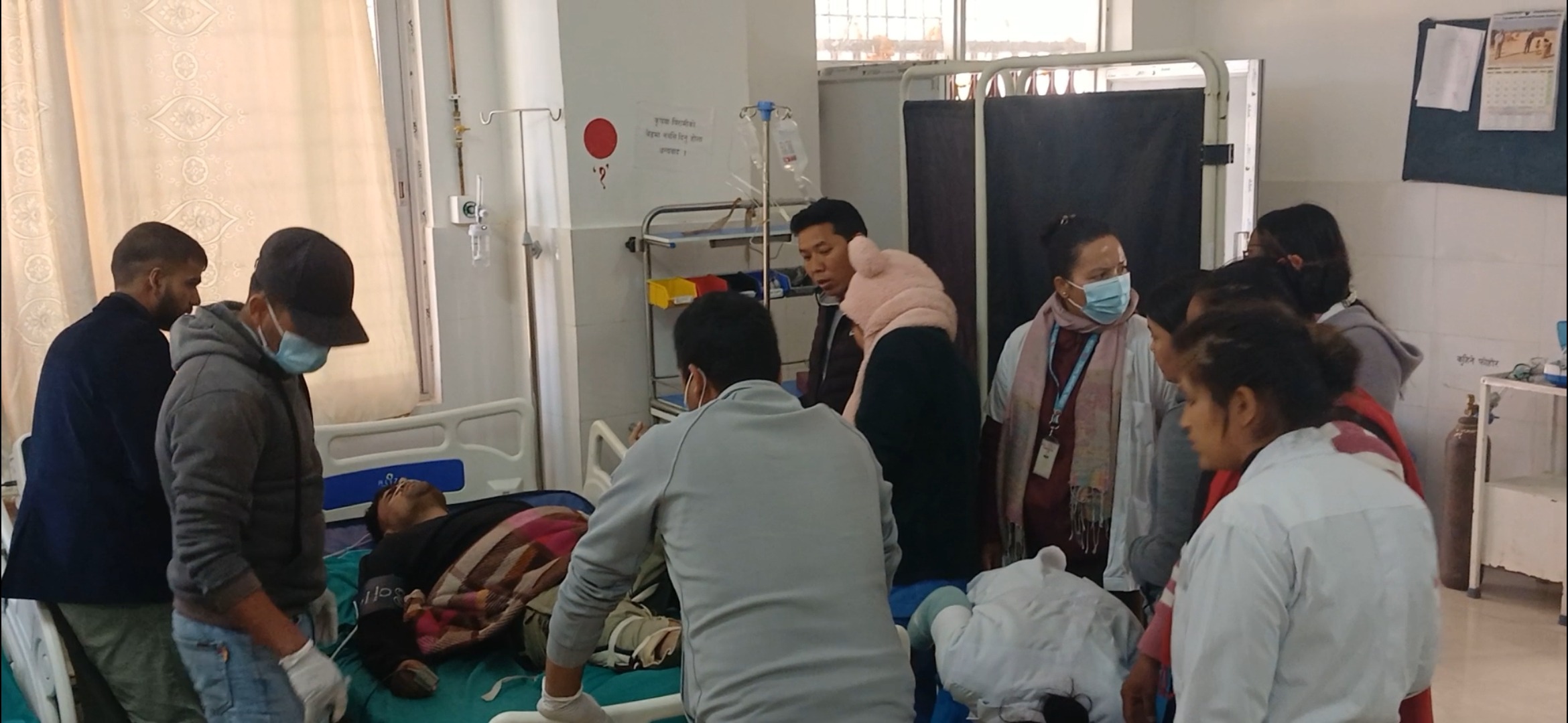 स्कारपियाे दुर्घटनाका घाईतेकाे जिल्ला अस्पताल बाजुरामा उपचार हुँदै