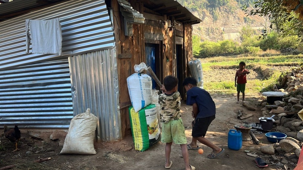 भूकम्पपीडितको दोस्रो हिउँद पनि टहरामै