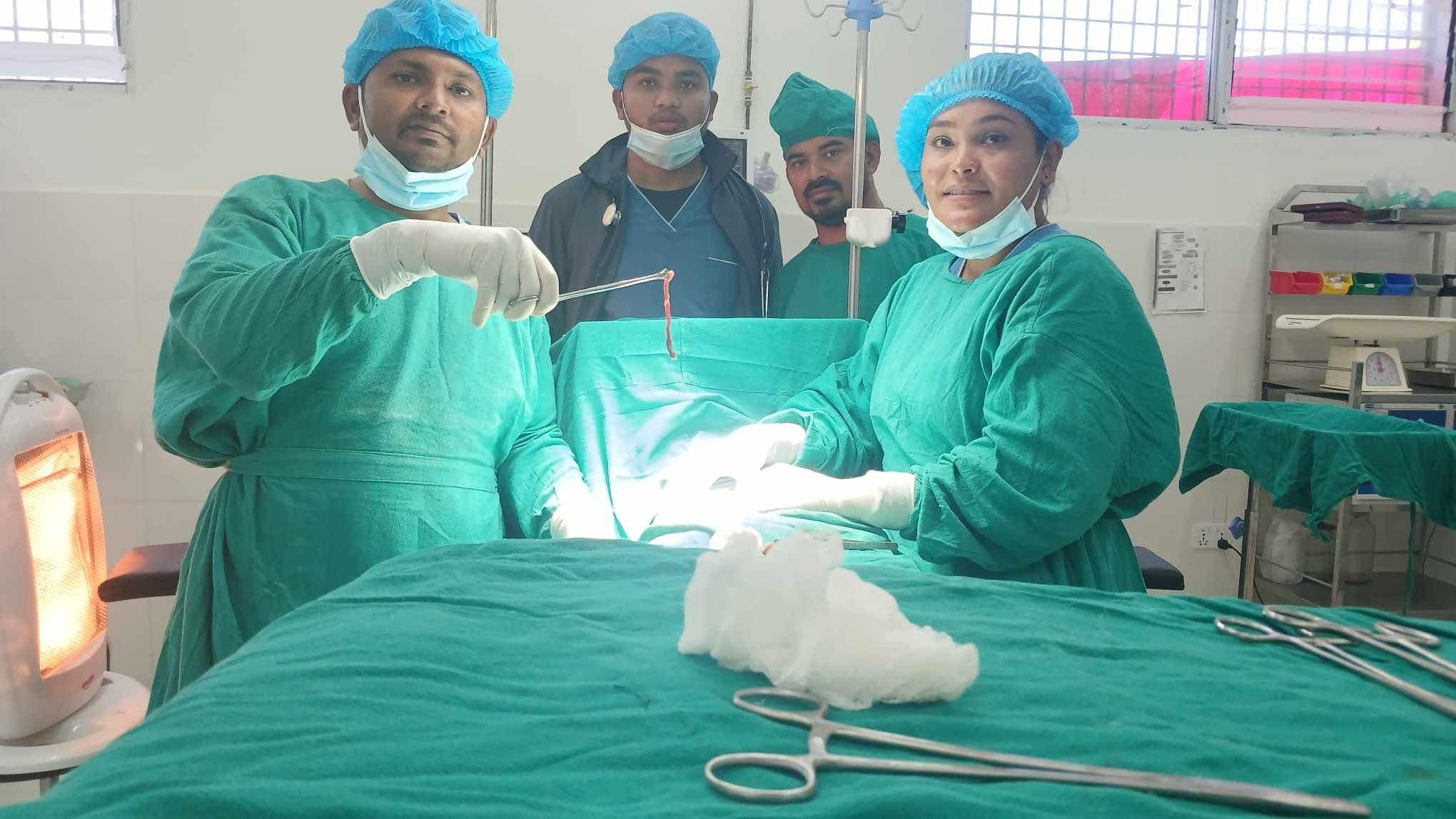 जिल्ला अस्पताल बाजुरामा पहिलो पटक एपेन्डिसाइटिसको शल्यक्रिया