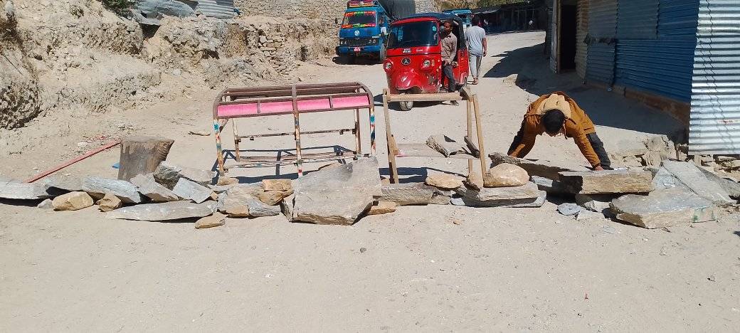 बाजुराको साँफे–मार्तडी सडक खण्ड स्थानीयद्धारा बन्द