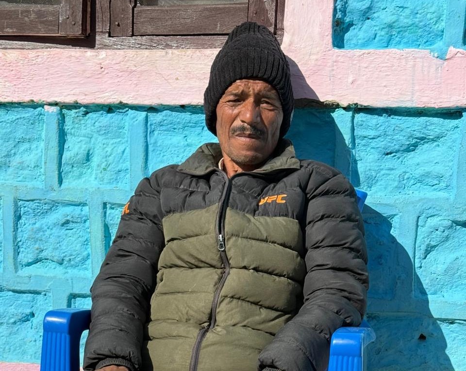 क्यान्सर पीडित डडाललाई कर्मचारीद्धारा आर्थिक सहयोग