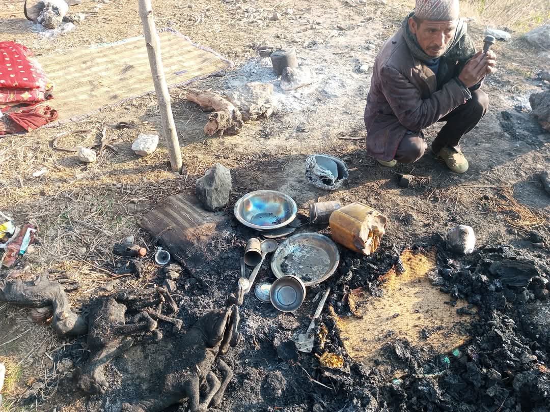 जगन्नाथकाे एक भेडीगाेठमा आगलागी हुँदा लाखौंको क्षति