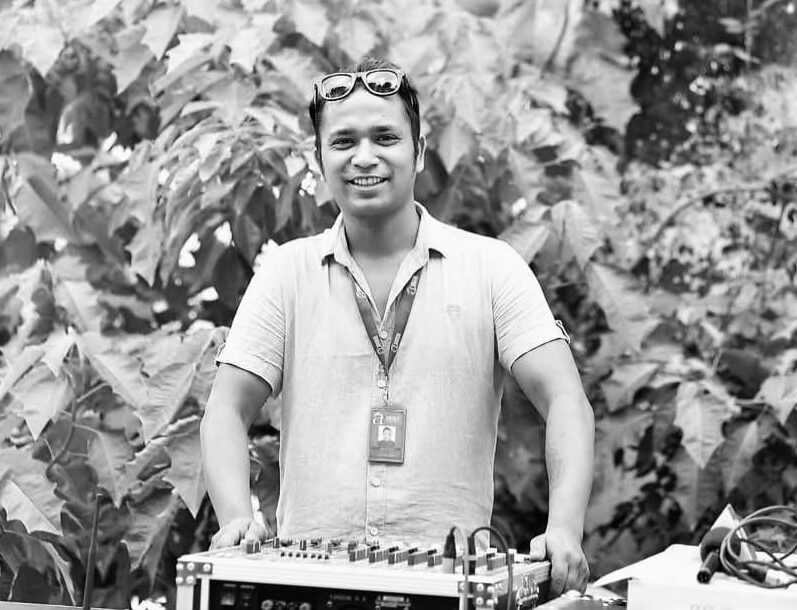 राजावादीले आगो लगाएको घरको लाइभ गर्न पुगेका पत्रकारको मृत्यु