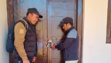 गौमुल गाउँपालिकाको १ नम्मर वडा कार्यालयमा तालाबन्दी