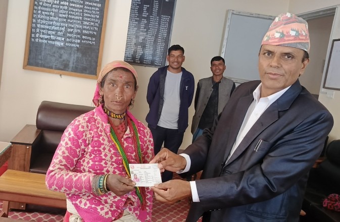 बाजुराकी धना वादीले पाईन ५५ वर्षको उमेरमा नागरिकता