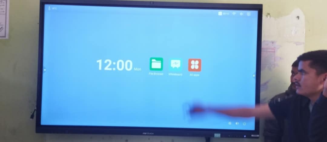 क्रियटर जोन एकेडेमीमा डिजिटल ‘स्मार्ट बोर्ड’ जडान