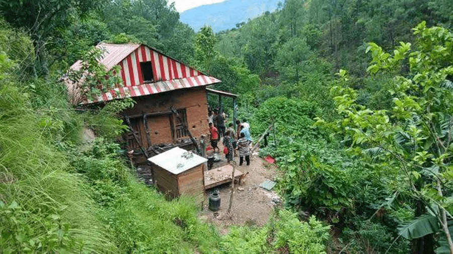 एकै परिवारका १६ जना गाउँबाटै हराएपछि